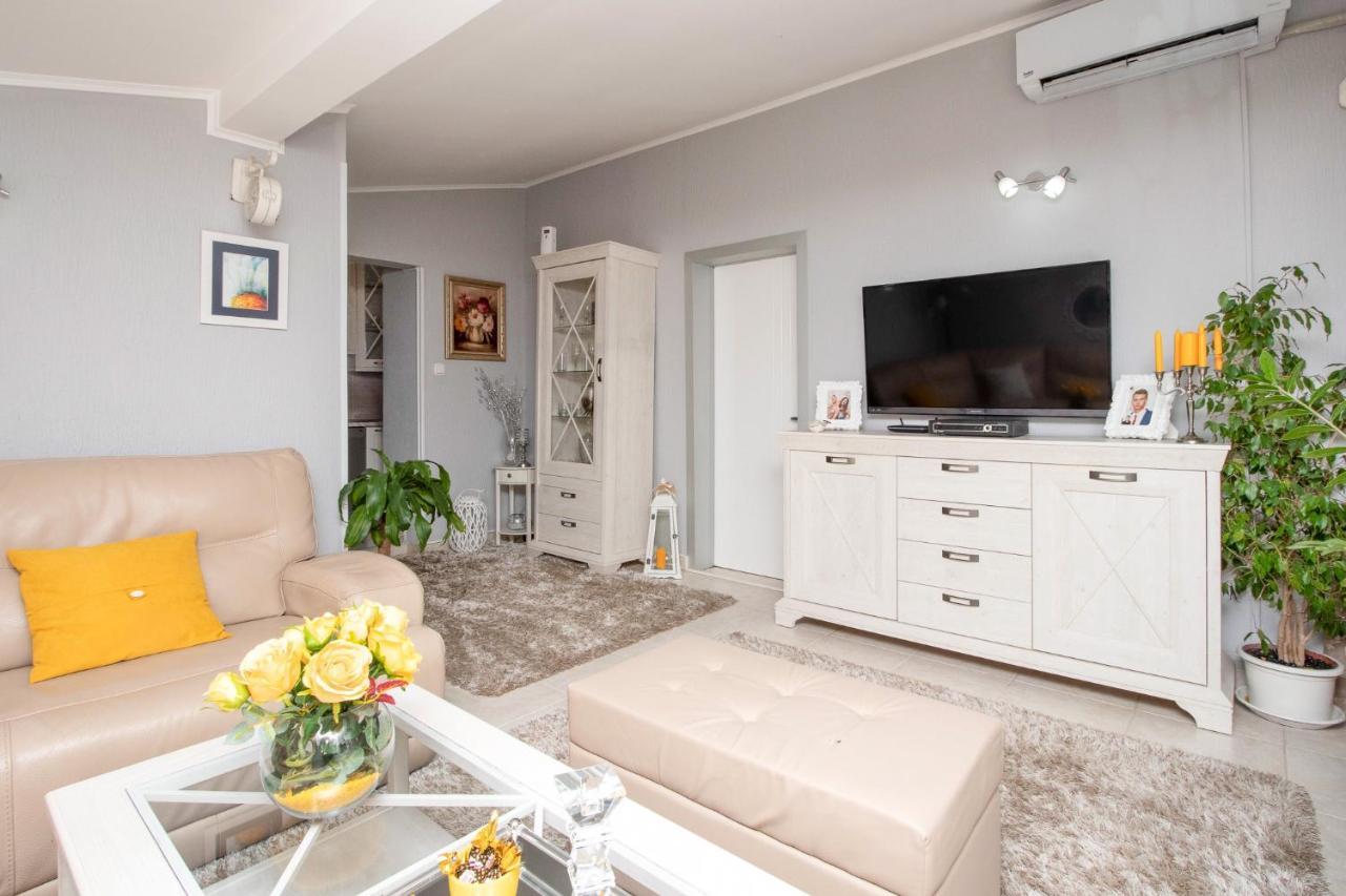 Apartment Ancora Kotor Exterior photo